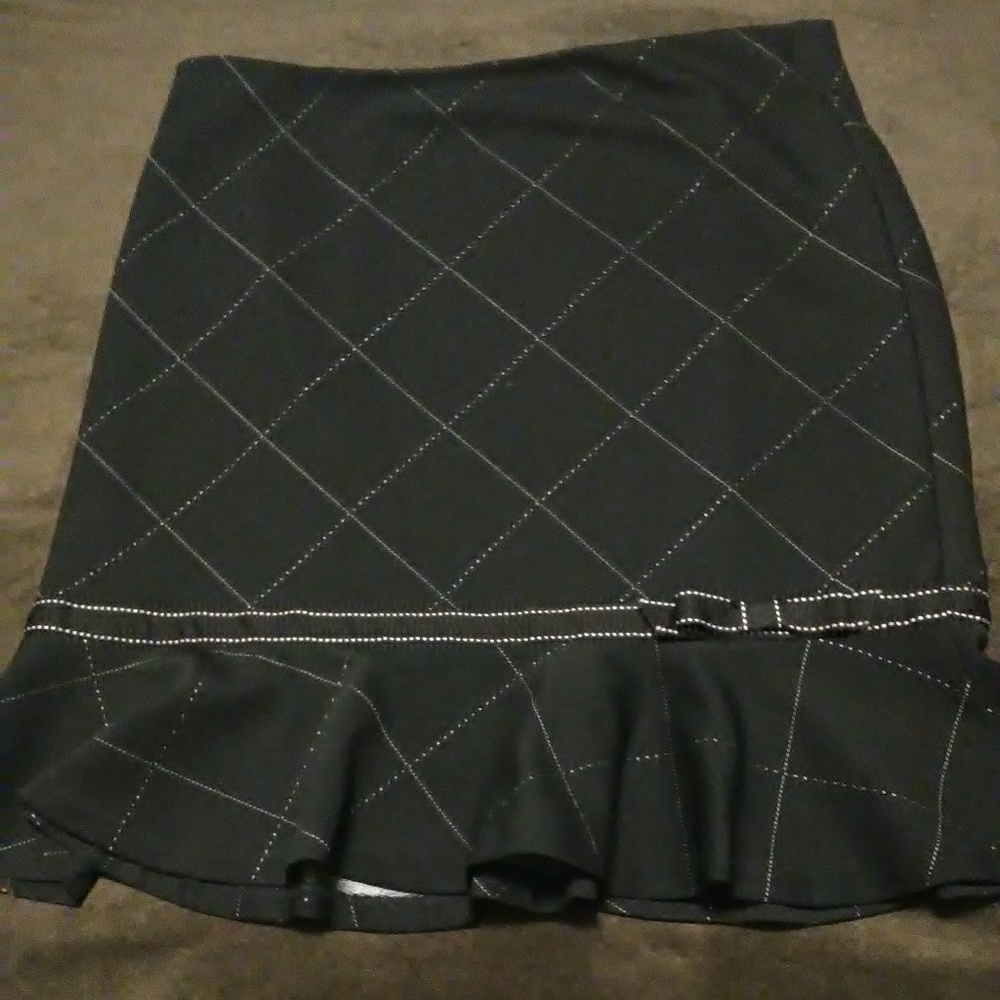 Black/white chevron skirt